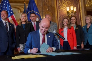 Image for Utah Governor Signs New Laws To Protect Children From The Harms Of Social Media Usage